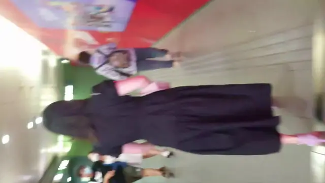 美女彎腰粉丁內（長篇