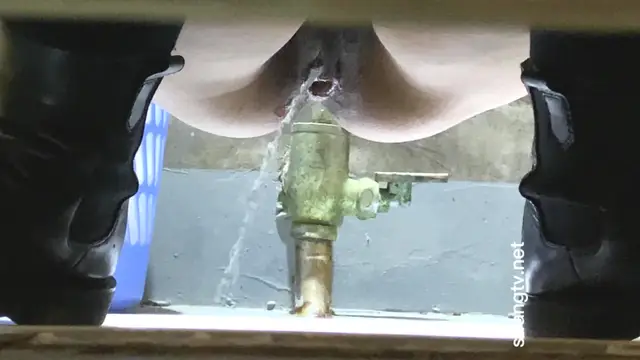 最新某藝校偷窺高顏值美女噓噓