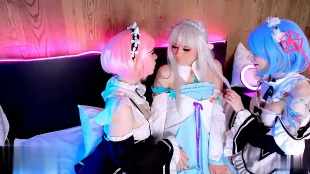 cosplay三女互舔互插-COSPLAY