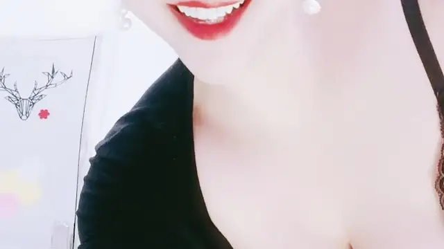 【禁漫直播】豐滿熟女半老徐娘的黑絲大肥屁股,豪乳愛不釋手,上來就深喉吃雞臥室中超多姿勢